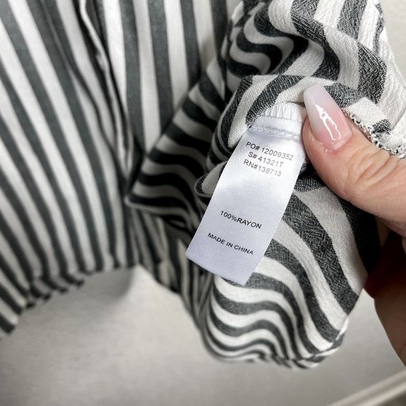 SOLD ON EBAY DOE + Rae Womens Gray and White Striped Button Up Top Size M - Picture 7 of 7